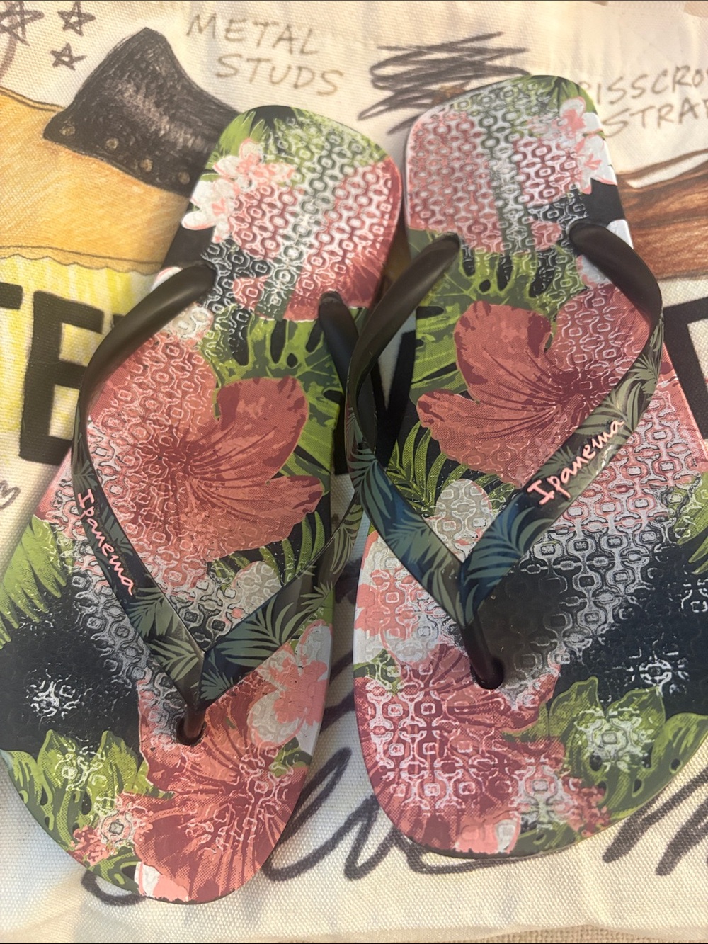Ipanema Brazilian flip-flops black/tropical print